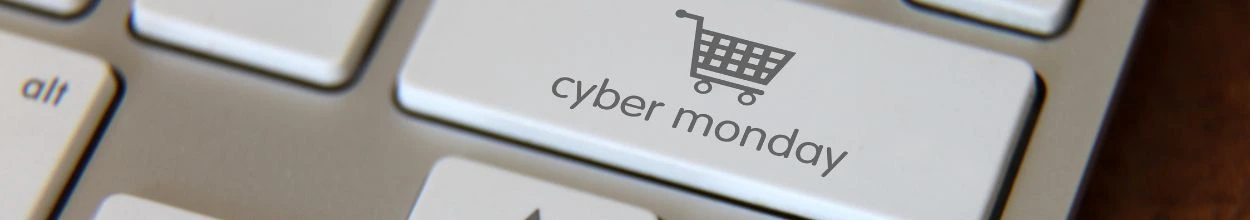Tasto della tastiera con sopra l'icona di un carrello e la dicitura "Cyber Monday"
