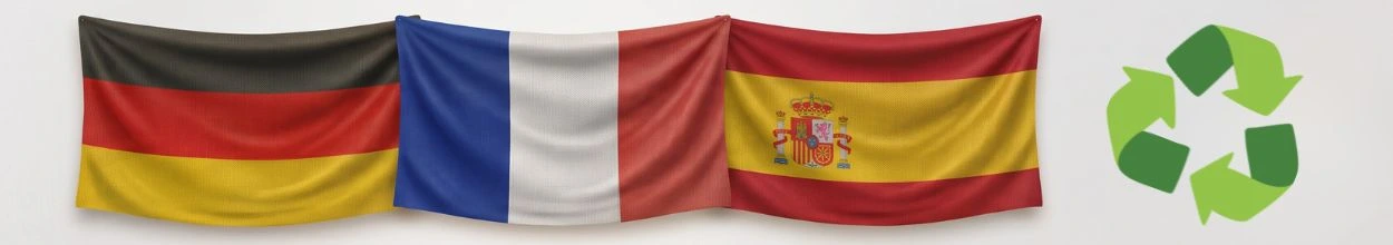 Immagine che raffigura tre bandiere nazionali appese (Germania, Francia e Spagna) affiancate sulla destra dal simbolo verde universale del riciclo.